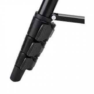 YUNGTENG VCT680RM Tripod Stand with Pull-Out Button, Pan Head, and Flip Leg Locks Price in Pakistan | LAPTAB