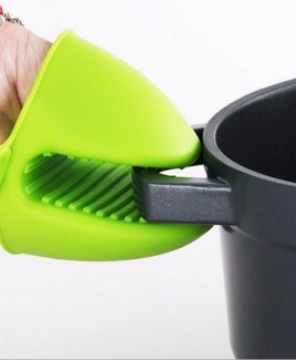 Pair of Green Silicone Oven Heat Insulated Finger Gloves with Non-Slip Grip Price in Pakistan | LAPTAB