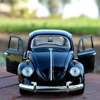 Volkswagen Beetle 1:18 Scale Diecast Model Car Left Hand Drive with Opening Parts Price in Pakistan | LAPTAB