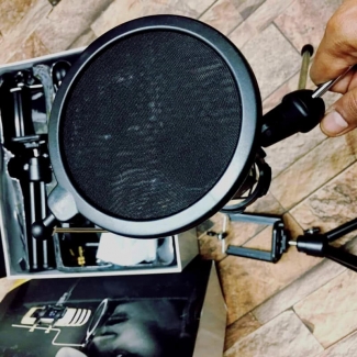 Pauzom Studio Wired Microphone Suit with 3.5mm Plug for Smartphones and Computers Price in Pakistan | LAPTAB
