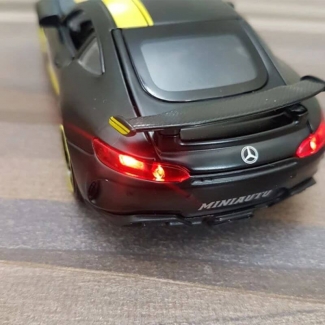 Diecast Mercedes Benz AMG GTR 6-7